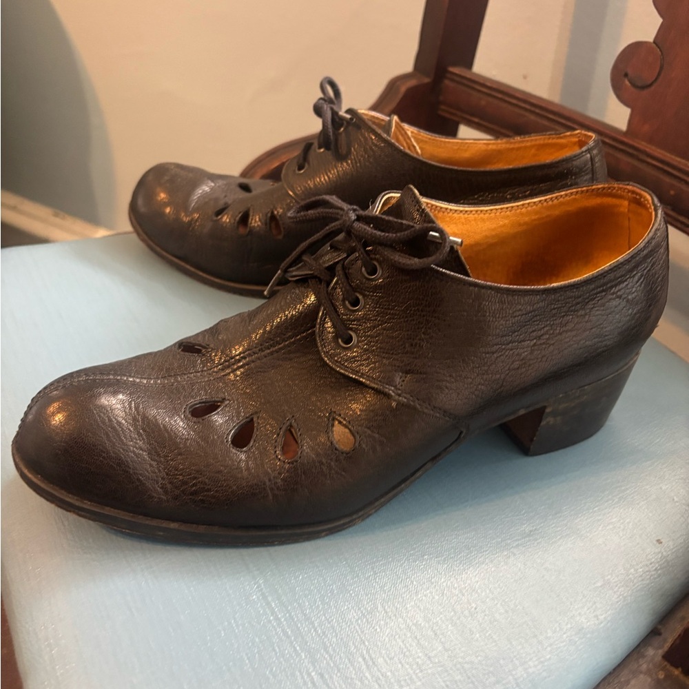 Vtg 90’s Fluevog’s Black Leather W/Heel & Tear Drop Cutouts Sz 9 Made In Poland